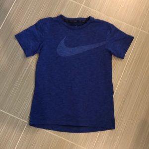 Boys Nike Fri-fit Shirt Size small. Smoke free home.